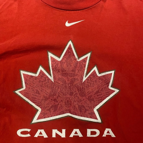 Nike team Canada vintage centre swoosh tee - Picture 2 of 2